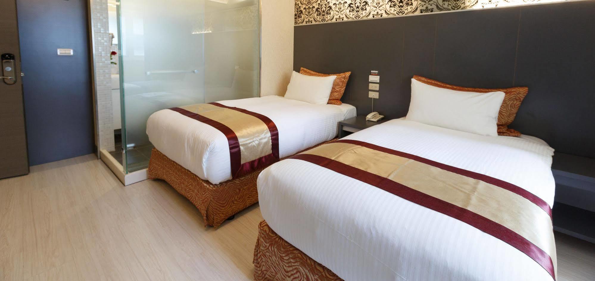 Wecan Hotel เกาสง ภายนอก รูปภาพ