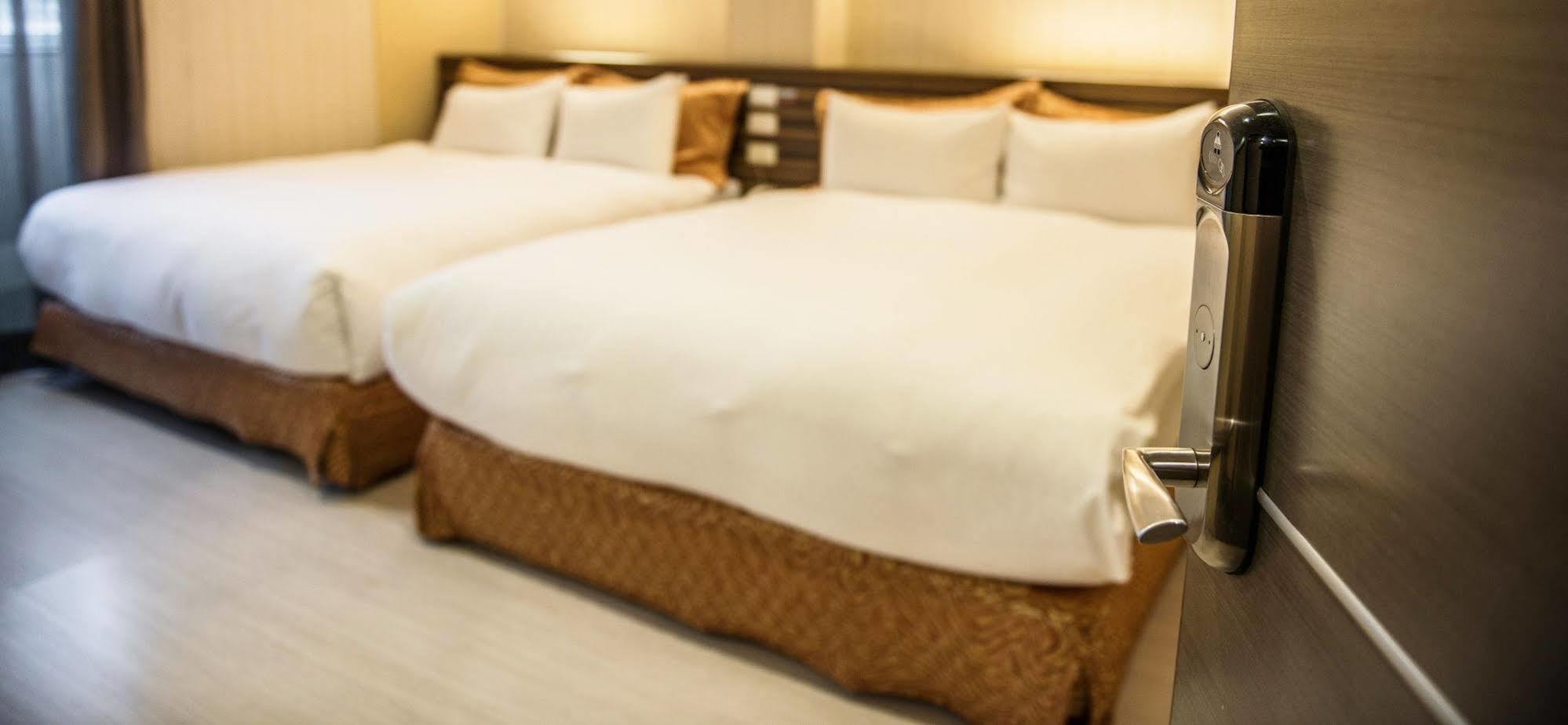 Wecan Hotel เกาสง ภายนอก รูปภาพ