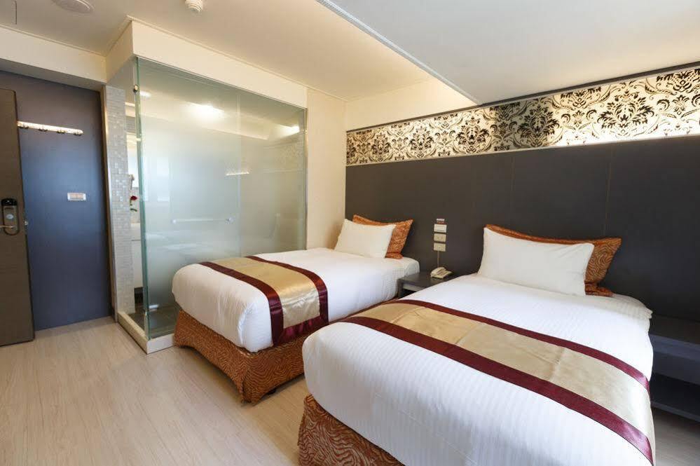 Wecan Hotel เกาสง ภายนอก รูปภาพ